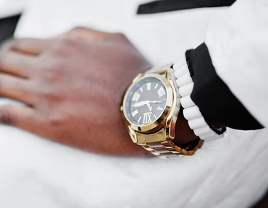 Как выбрать золотые наручные часы?